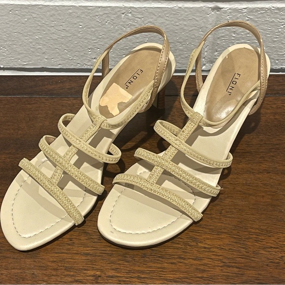 Fioni Size 6 Women’s Sandal Strapped Heels w/ Original Box - Picture 2 of 6